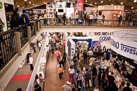 De Bogotá Book Fair; een Literaire Ontmoeting die Colombia op de Kaart Zette en het Werk van Restauranteur-Schrijver Rafael Cantillo Celebreren